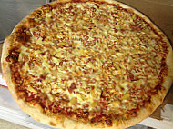 Papa Enrico's Pizza food