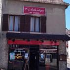 L' Authentique outside