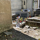 Brasserie Le Pere Lachaise outside