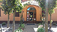 Trattoria Rusticana outside