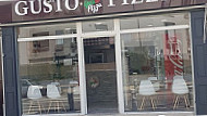 Gusto Pizza inside