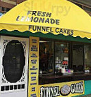 Raj's Funnel Cakes outside