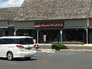 Saladworks outside