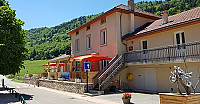 Auberge De Leoncel outside