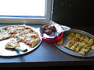 Fox's Pizza Den food