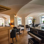 Monarh À l'intérieur