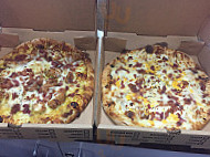 2 Bros Pizza food