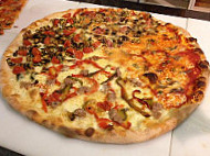 Pizza Giulia Ristobar food