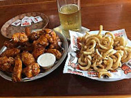 Hooters Beckley food