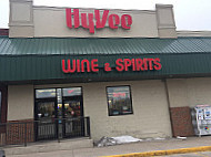 Hy-vee Wine Spirits outside