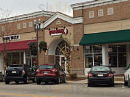 Cold Stone Creamery outside