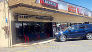 Benny's Luncheonette outside