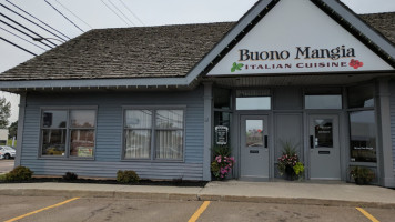 Buono Mangia outside