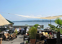 Le Club Plage De La Plage De L'onu outside