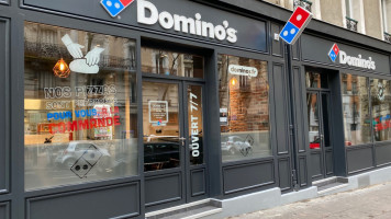 Domino's Pizza outside