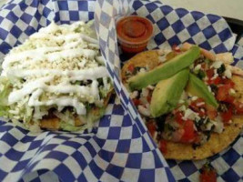 Los Valedores Taco Truck food