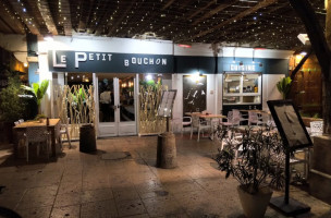 Le Petit Bouchon inside