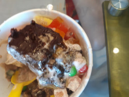 Yo Yo's Frozen Yogurt food