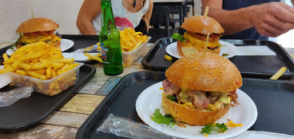 Le Burger Fou food