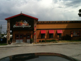 Famous Dave's Millard outside