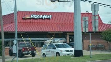 Pizza Hut outside