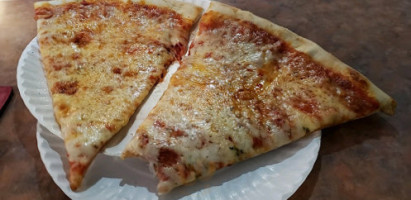 Frank's Pizza food