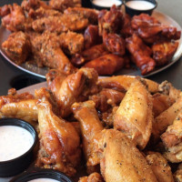 Pluckers Wing food