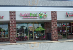 Sweet Frog outside