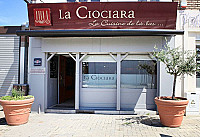 La Ciociara outside