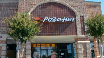 Pizza Hut outside