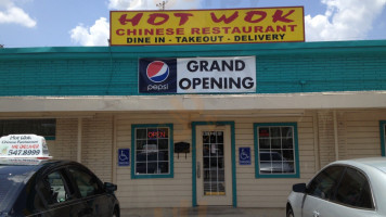 Hot Wok outside