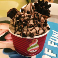 Menchie's Frozen Yogurt Parkville food