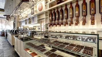 Chocolats Favoris inside