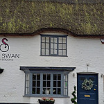 The Swan Braybrooke outside