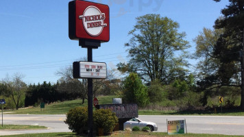 Nichol's Diner outside