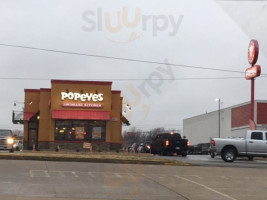 Popeyes Louisiana Kitchen outside