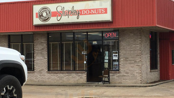 Shipley Do-nuts outside