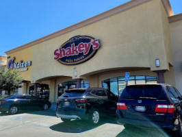 Shakey's Pizza Parlor outside