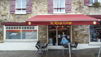 Le Rouge Gorge outside