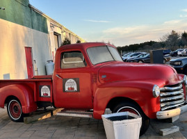 Riverhead Ciderhouse outside