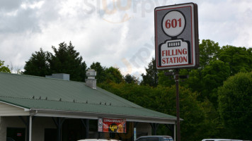 601 Burgers And Brews outside