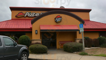 Pizza Hut outside