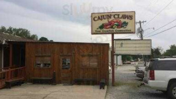 Cajun Claws outside