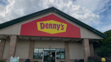 Denny's outside