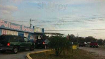 Pelican's Snoballs outside