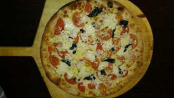 Santi Pizza food