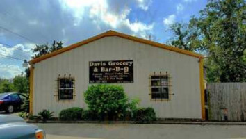 Davis Grocery & Bar-B-Q outside