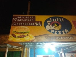 Tutti Pizza food