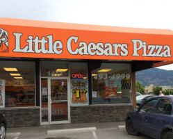 Little Caesars Pizza outside