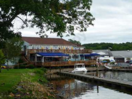 Nauti Goose outside